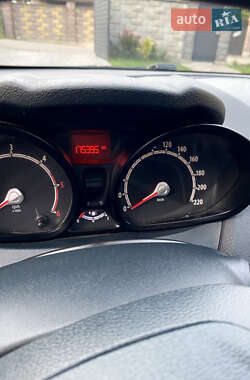Хэтчбек Ford Fiesta 2012 в 