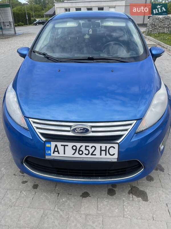 Седан Ford Fiesta 2011 в 