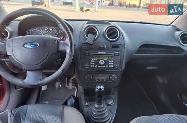 Хэтчбек Ford Fiesta 2007 в 