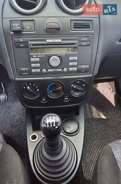 Хэтчбек Ford Fiesta 2008 в 