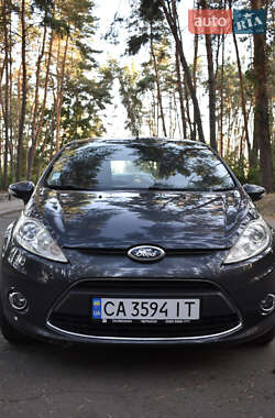 Хэтчбек Ford Fiesta 2010 в 