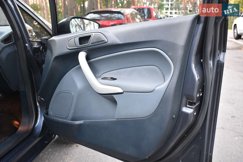 Хэтчбек Ford Fiesta 2010 в Черкассах