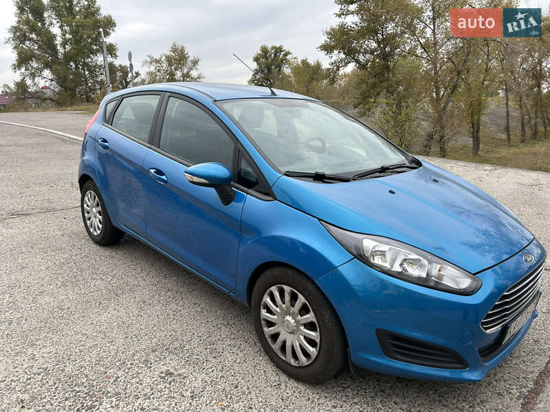Хэтчбек Ford Fiesta 2015 в Киеве