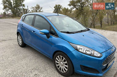 Хэтчбек Ford Fiesta 2015 в 