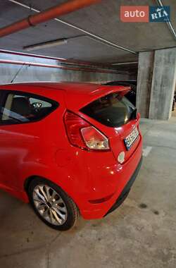 Хэтчбек Ford Fiesta 2013 в 