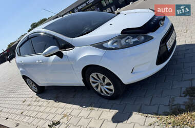 Хэтчбек Ford Fiesta 2012 в 
