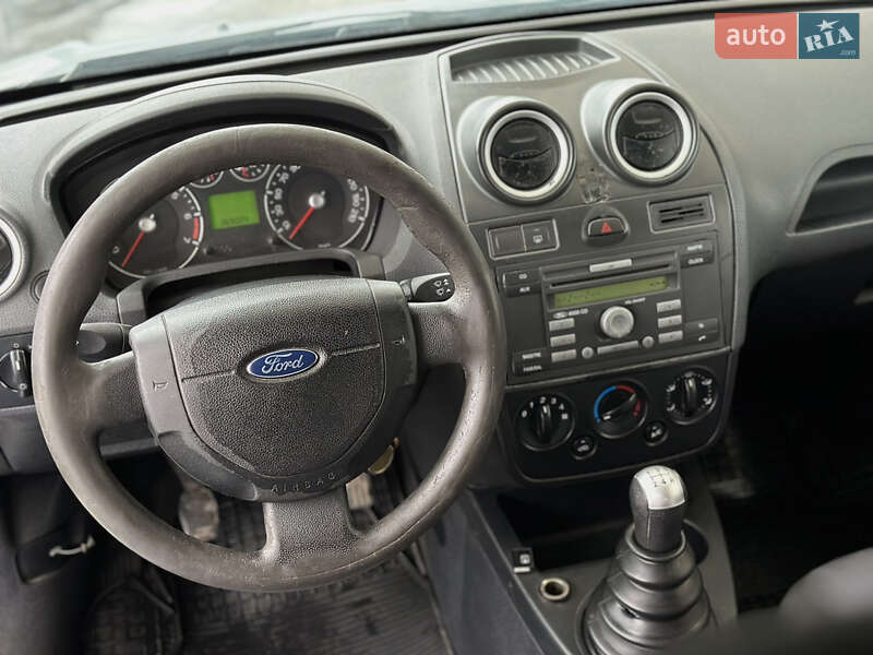 Хэтчбек Ford Fiesta 2005 в Луцке