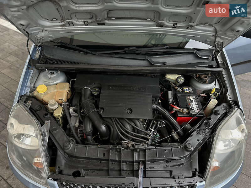 Хэтчбек Ford Fiesta 2005 в Луцке