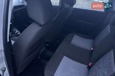 Хэтчбек Ford Fiesta 2006 в 