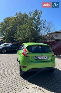 Хэтчбек Ford Fiesta 2015 в 