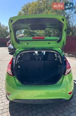 Хэтчбек Ford Fiesta 2015 в 