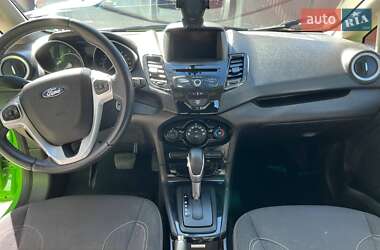 Хэтчбек Ford Fiesta 2015 в 