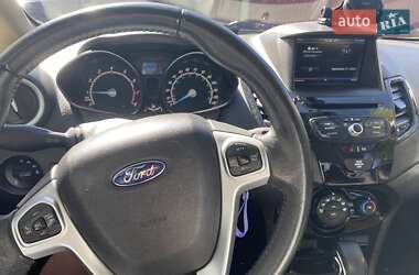 Хэтчбек Ford Fiesta 2015 в 