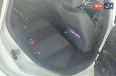 Хэтчбек Ford Fiesta 2012 в 
