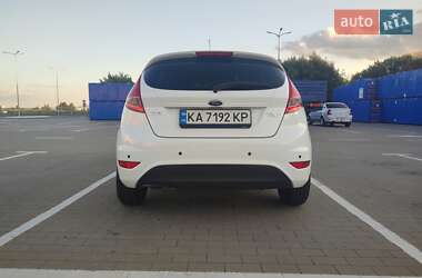 Хэтчбек Ford Fiesta 2012 в 