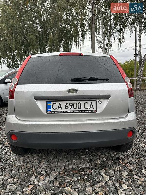 Хэтчбек Ford Fiesta 2006 в Смеле