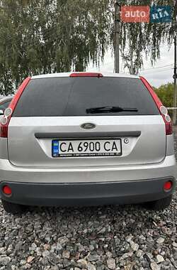 Хэтчбек Ford Fiesta 2006 в 