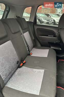 Хэтчбек Ford Fiesta 2006 в 