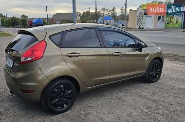 Хэтчбек Ford Fiesta 2012 в 