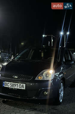 Хэтчбек Ford Fiesta 2006 в 
