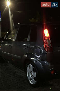 Хэтчбек Ford Fiesta 2006 в 