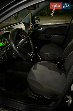 Хэтчбек Ford Fiesta 2006 в 