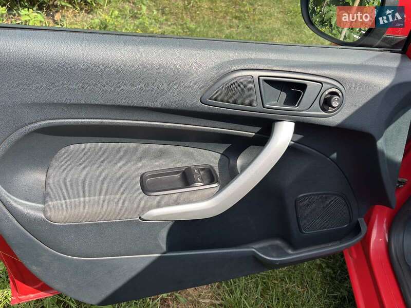 Хэтчбек Ford Fiesta 2011 в Львове