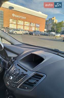 Хэтчбек Ford Fiesta 2015 в 