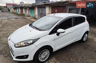 Хэтчбек Ford Fiesta 2015 в 