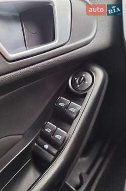 Хэтчбек Ford Fiesta 2015 в 