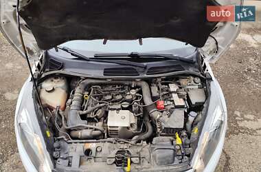 Хэтчбек Ford Fiesta 2015 в 