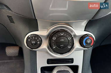 Хэтчбек Ford Fiesta 2009 в 