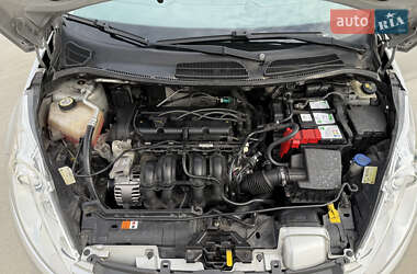 Хэтчбек Ford Fiesta 2009 в 