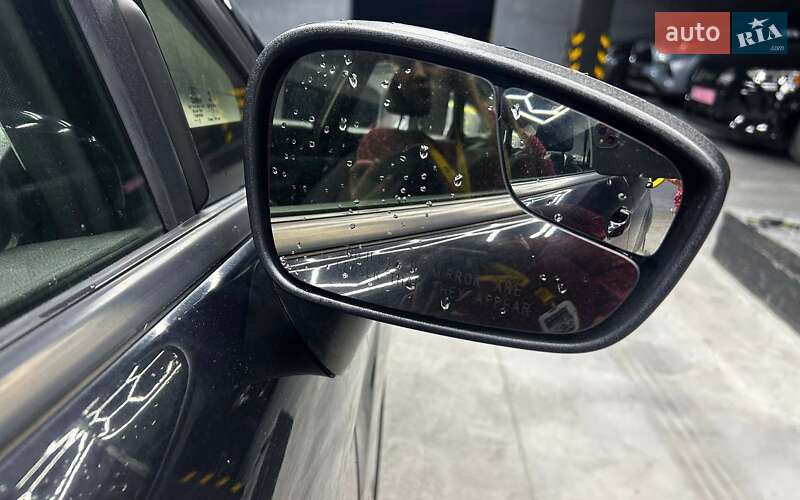 Седан Ford Fiesta 2018 в Черновцах