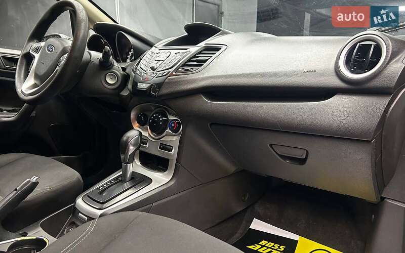 Седан Ford Fiesta 2018 в Черновцах