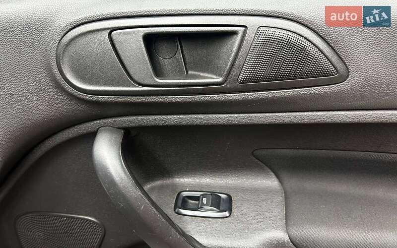 Седан Ford Fiesta 2018 в Черновцах