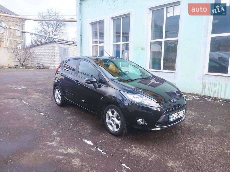 Хэтчбек Ford Fiesta 2011 в Ровно