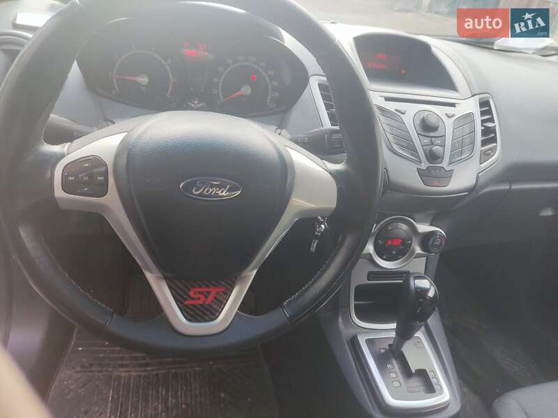 Хэтчбек Ford Fiesta 2011 в Ровно