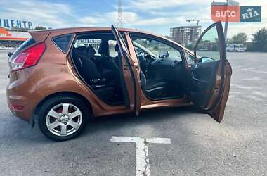 Хэтчбек Ford Fiesta 2015 в 