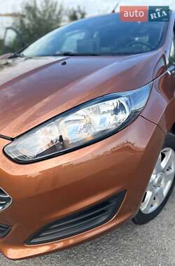 Хэтчбек Ford Fiesta 2015 в 