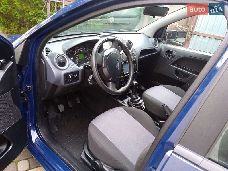 Хэтчбек Ford Fiesta 2008 в Мукачево