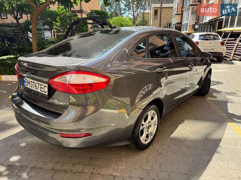 Седан Ford Fiesta 2014 в Сумах