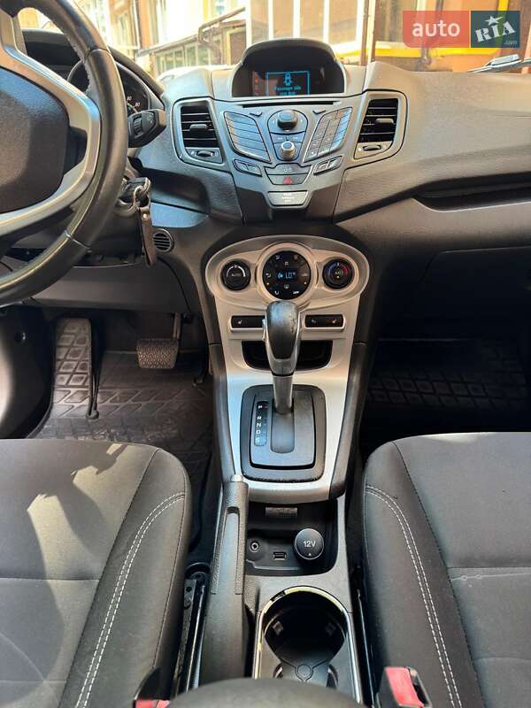 Седан Ford Fiesta 2014 в Сумах