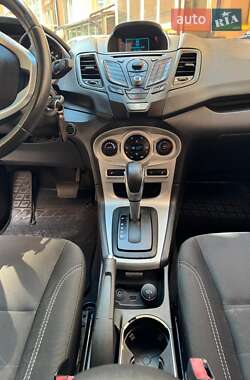Седан Ford Fiesta 2014 в 