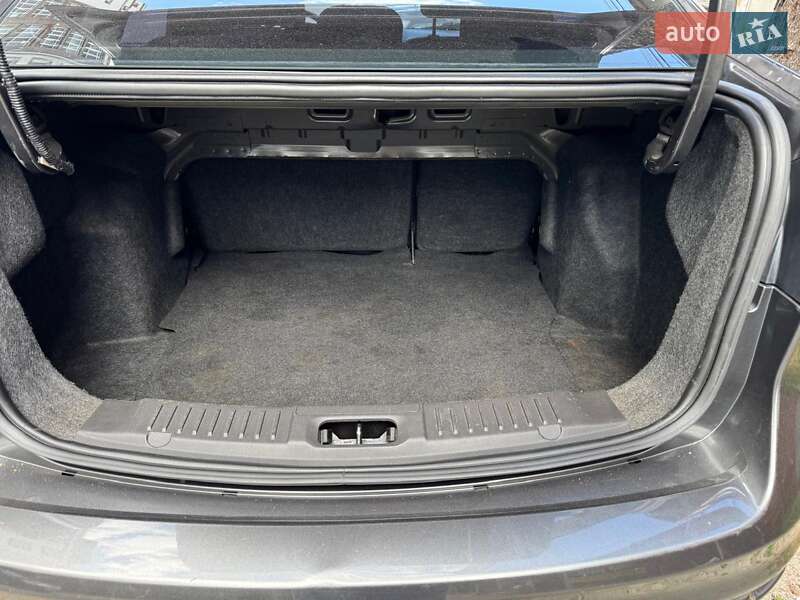 Седан Ford Fiesta 2014 в Сумах