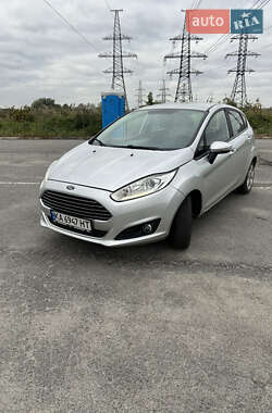 Хэтчбек Ford Fiesta 2016 в 