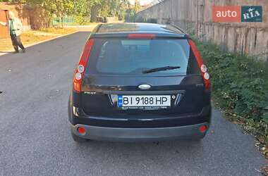 Хэтчбек Ford Fiesta 2005 в 