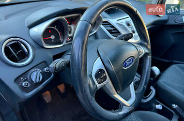 Хэтчбек Ford Fiesta 2012 в 