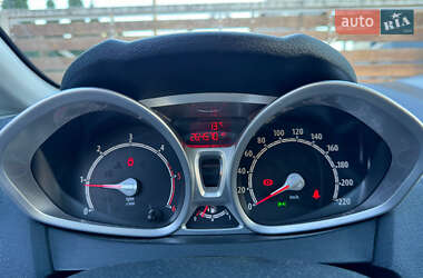 Хэтчбек Ford Fiesta 2012 в 