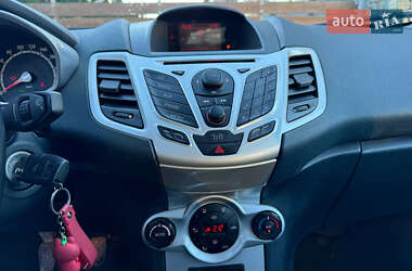 Хэтчбек Ford Fiesta 2012 в 